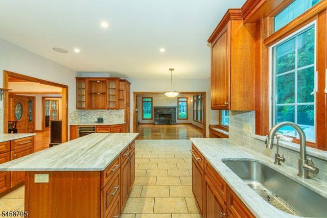 50 Gormley Ln, Kinnelon Boro, NJ 07405