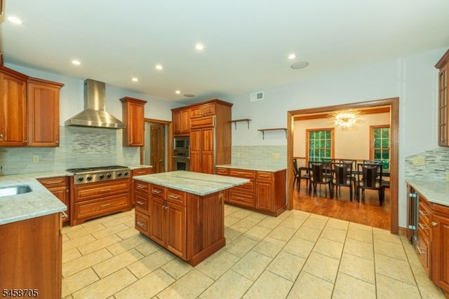 50 Gormley Ln, Kinnelon Boro, NJ 07405