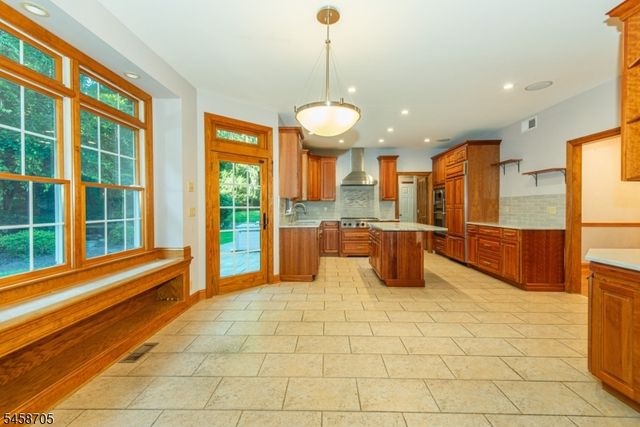50 Gormley Ln, Kinnelon Boro, NJ 07405