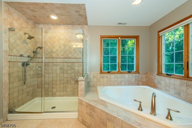 50 Gormley Ln, Kinnelon Boro, NJ 07405