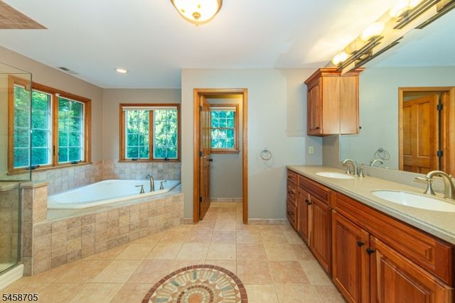 50 Gormley Ln, Kinnelon Boro, NJ 07405