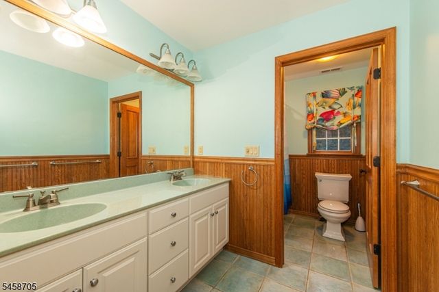 50 Gormley Ln, Kinnelon Boro, NJ 07405