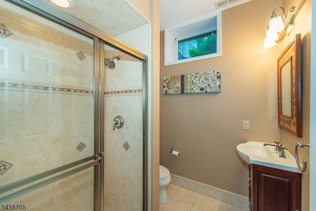 50 Gormley Ln, Kinnelon Boro, NJ 07405