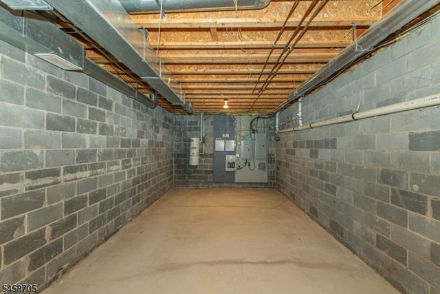 50 Gormley Ln, Kinnelon Boro, NJ 07405