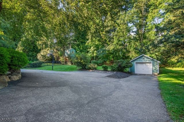 50 Gormley Ln, Kinnelon Boro, NJ 07405