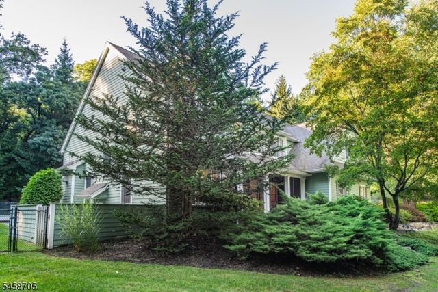 50 Gormley Ln, Kinnelon Boro, NJ 07405