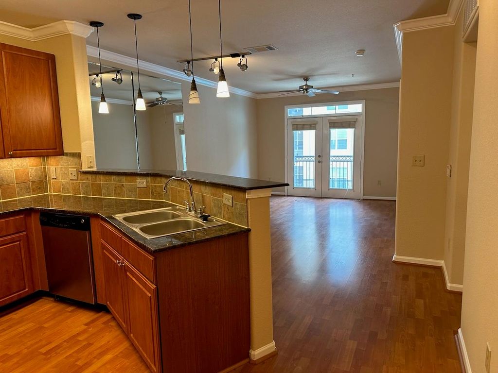1711 Old Spanish Trail 308, Houston, TX 77054