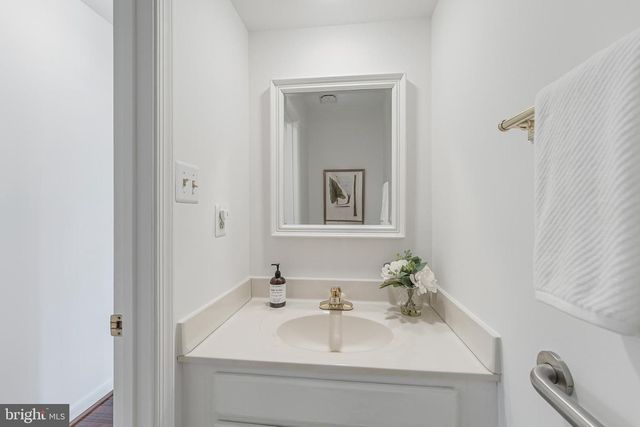 10332 DUNN MEADOW RD, Vienna, VA 22182