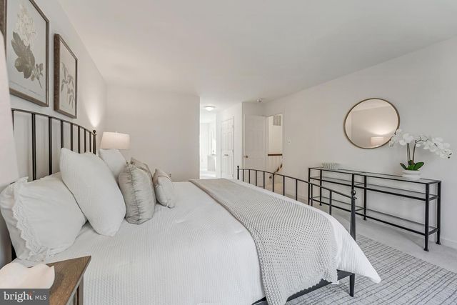 10332 DUNN MEADOW RD, Vienna, VA 22182