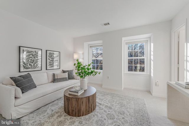 10332 DUNN MEADOW RD, Vienna, VA 22182