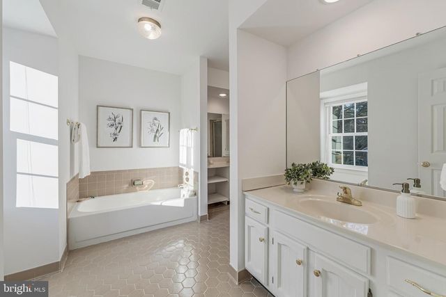 10332 DUNN MEADOW RD, Vienna, VA 22182