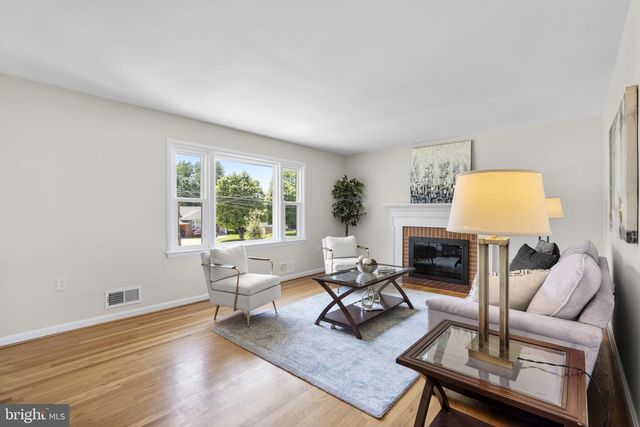 7530 FAIRWOOD LN, Falls Church, VA 22046
