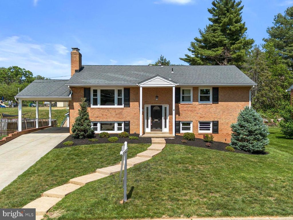 7530 FAIRWOOD LN, Falls Church, VA 22046