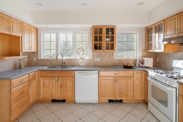 1643 Washington St, Newton, MA 02465