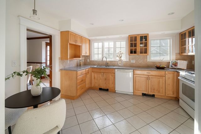 1643 Washington St, Newton, MA 02465