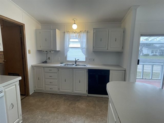 229 Cadgewith, Lansing, MI 48906