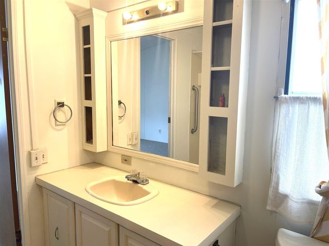 229 Cadgewith, Lansing, MI 48906