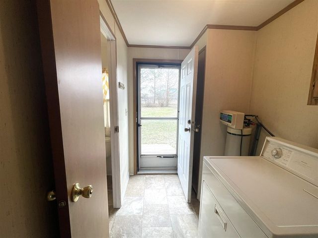 229 Cadgewith, Lansing, MI 48906