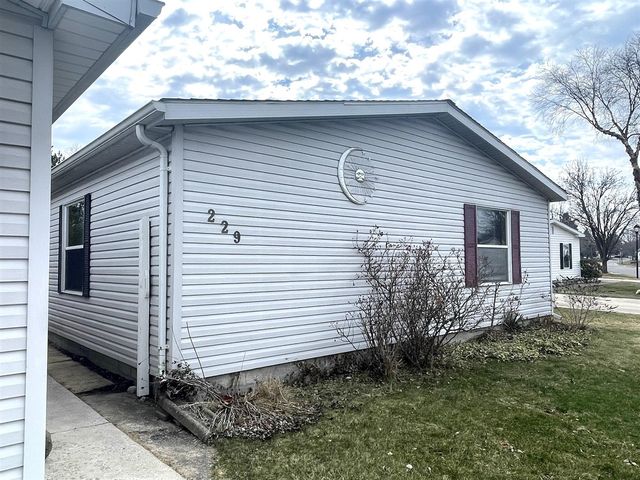 229 Cadgewith, Lansing, MI 48906