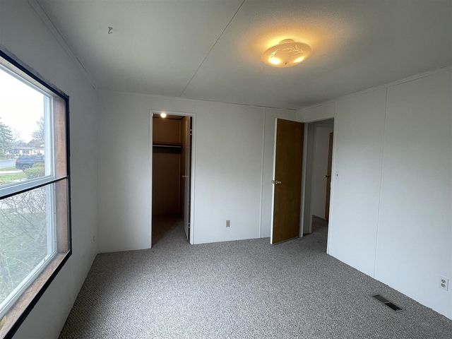 229 Cadgewith, Lansing, MI 48906