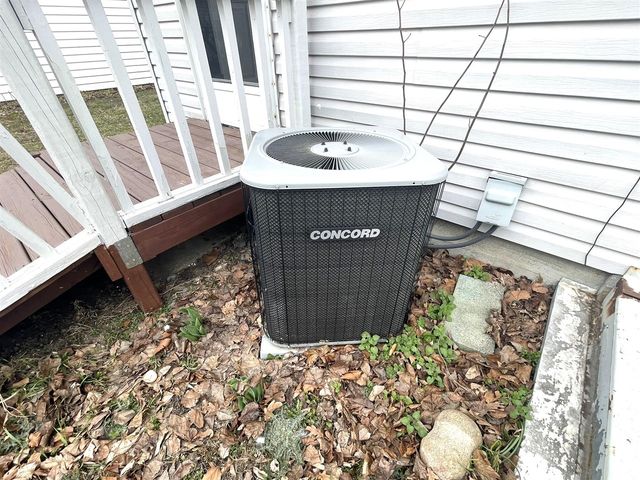 229 Cadgewith, Lansing, MI 48906