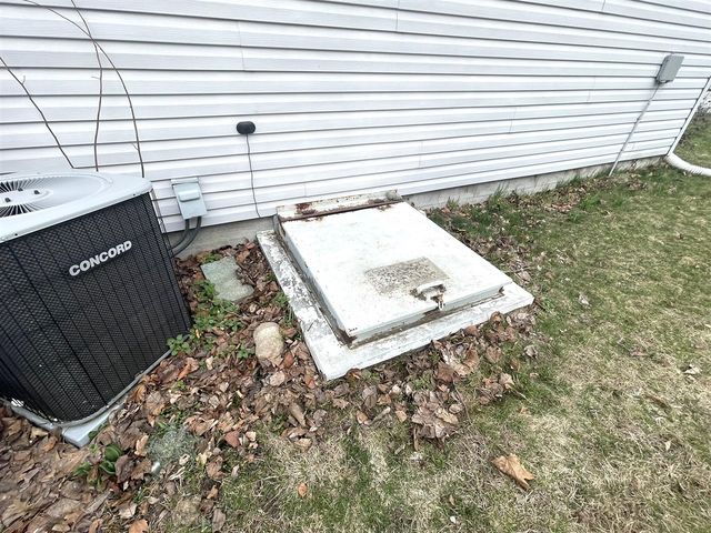 229 Cadgewith, Lansing, MI 48906