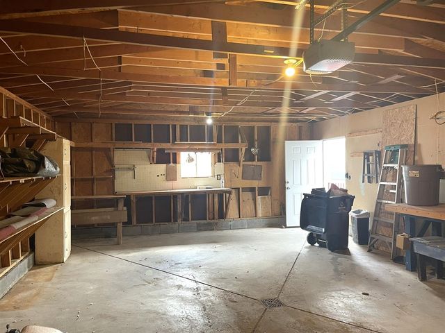 229 Cadgewith, Lansing, MI 48906