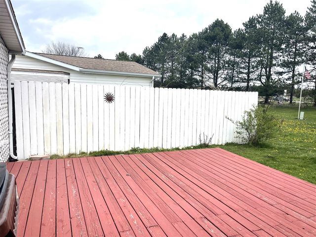 229 Cadgewith, Lansing, MI 48906