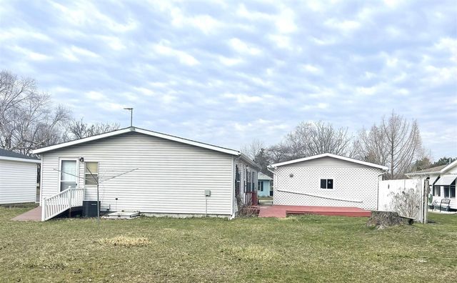 229 Cadgewith, Lansing, MI 48906