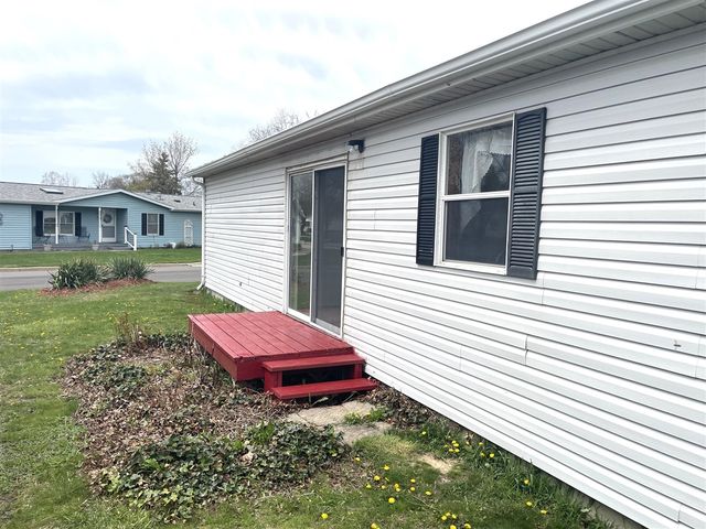 229 Cadgewith, Lansing, MI 48906