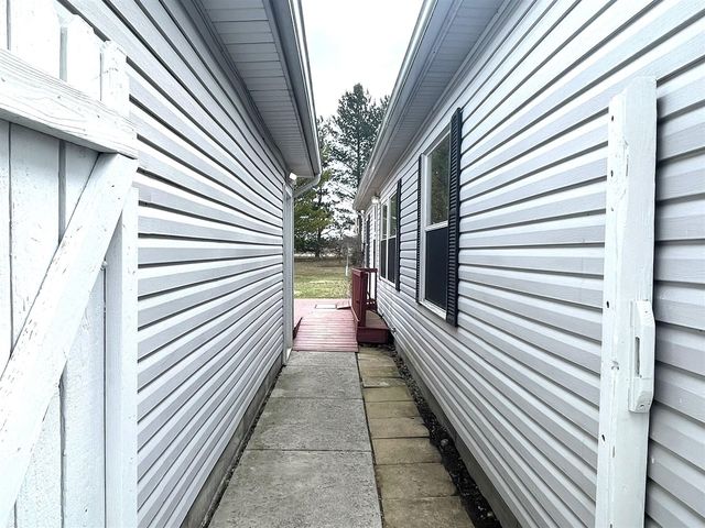 229 Cadgewith, Lansing, MI 48906