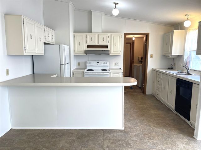 229 Cadgewith, Lansing, MI 48906