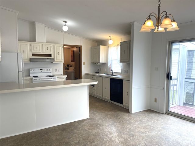 229 Cadgewith, Lansing, MI 48906