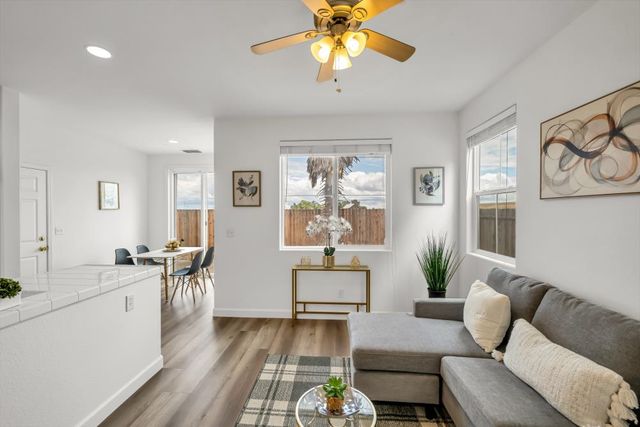 5912 CADDINGTON Way, Sacramento, CA 95835