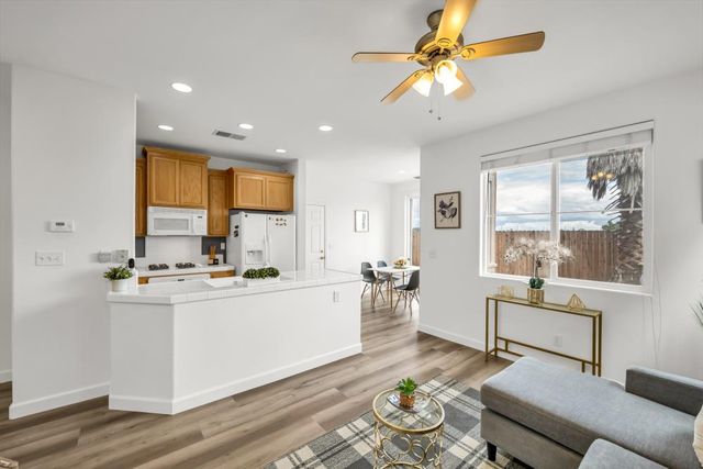 5912 CADDINGTON Way, Sacramento, CA 95835