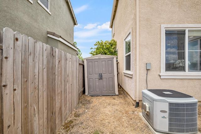 5912 CADDINGTON Way, Sacramento, CA 95835