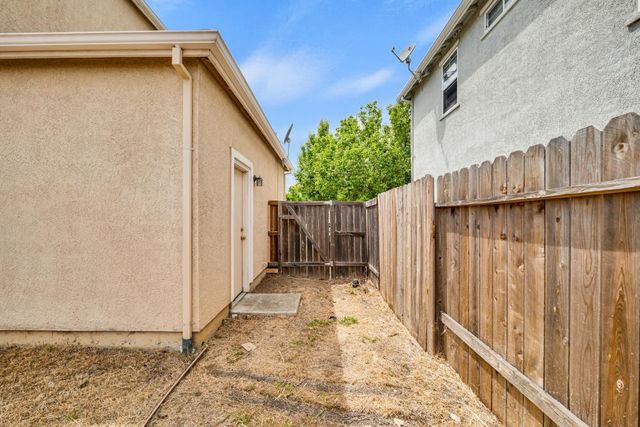 5912 CADDINGTON Way, Sacramento, CA 95835