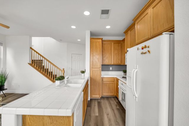 5912 CADDINGTON Way, Sacramento, CA 95835