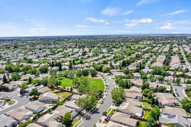 5912 CADDINGTON Way, Sacramento, CA 95835