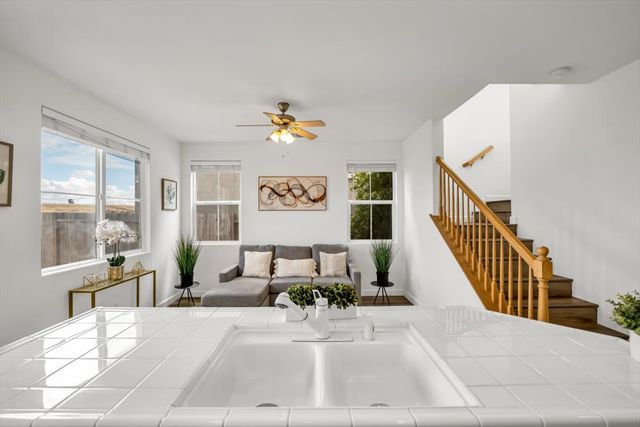 5912 CADDINGTON Way, Sacramento, CA 95835