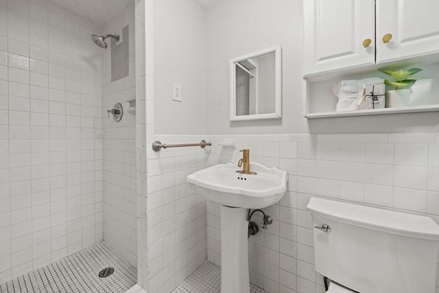 5 Ivanhoe Dr., Lynnfield, MA 01940