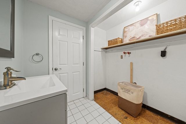 5 Ivanhoe Dr., Lynnfield, MA 01940