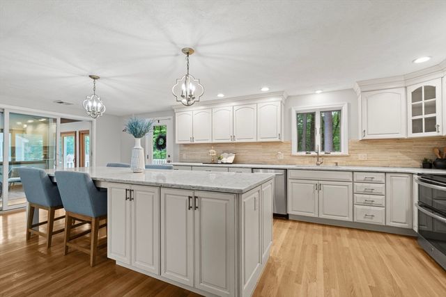 5 Ivanhoe Dr., Lynnfield, MA 01940