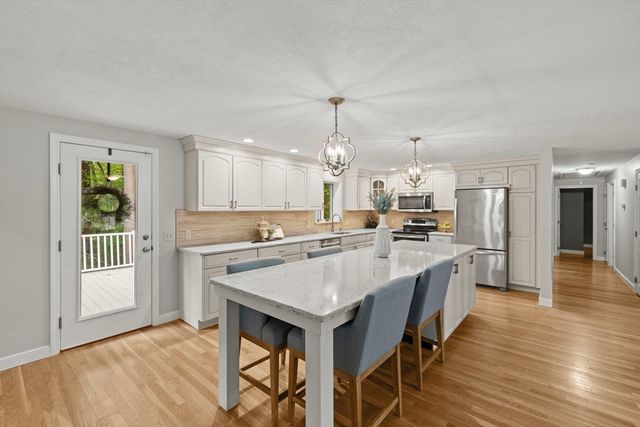 5 Ivanhoe Dr., Lynnfield, MA 01940
