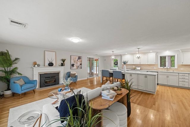5 Ivanhoe Dr., Lynnfield, MA 01940
