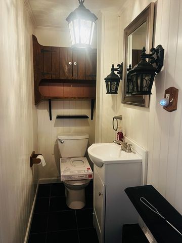 94 City Depot Rd, Charlton, MA 01507