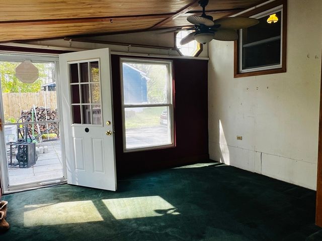 94 City Depot Rd, Charlton, MA 01507