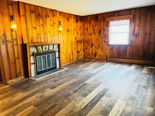 94 City Depot Rd, Charlton, MA 01507