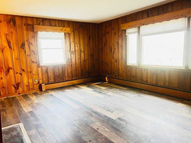 94 City Depot Rd, Charlton, MA 01507