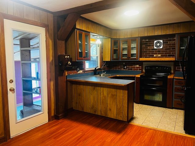 94 City Depot Rd, Charlton, MA 01507